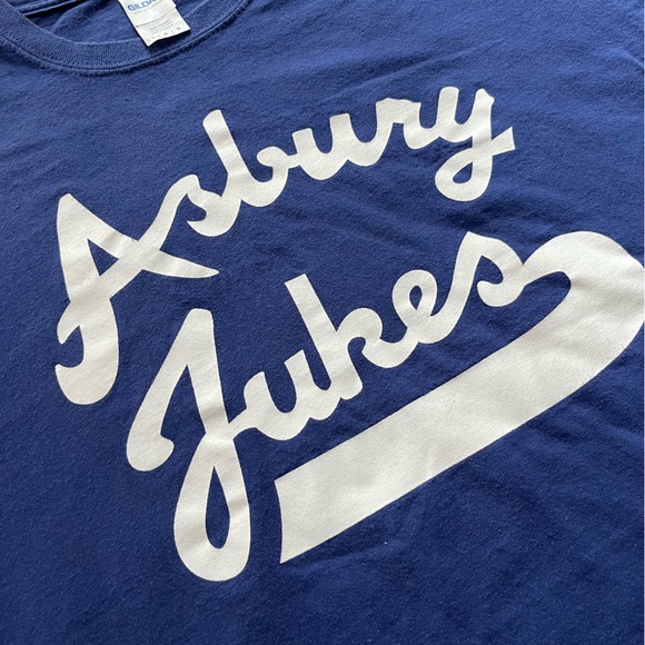 🎸 '18 Asbury Jukes Band New Jersey Clean Blue Cursive Old School Style Simple T - Picture 5 of 9